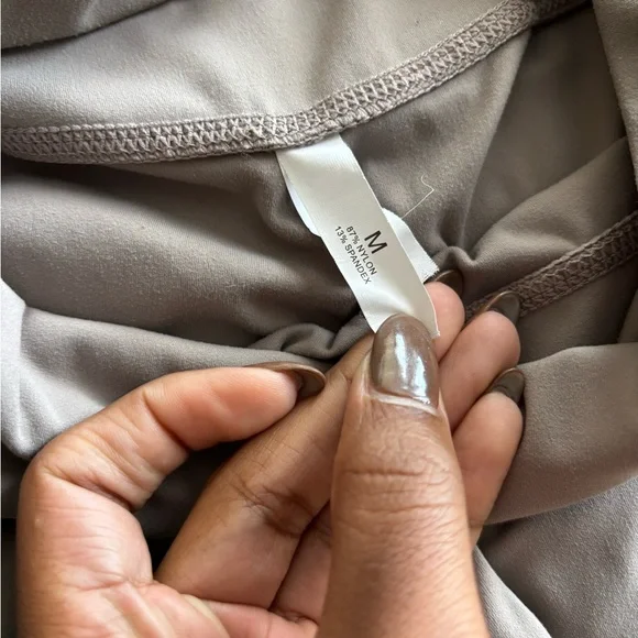 NVGTN Beige Signature 2.0 Leggings Women’s Size M buttery Soft - Picture 11 of 11